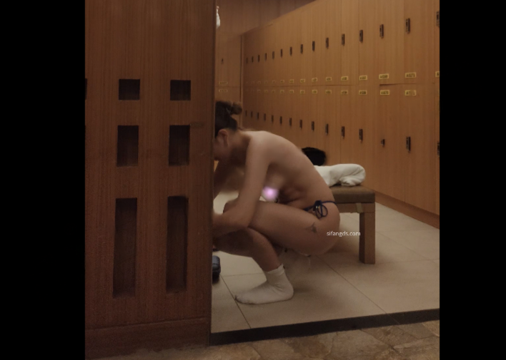 【温泉篇】侧脸酷似杨幂的美女身材太好了还有俄罗斯美女