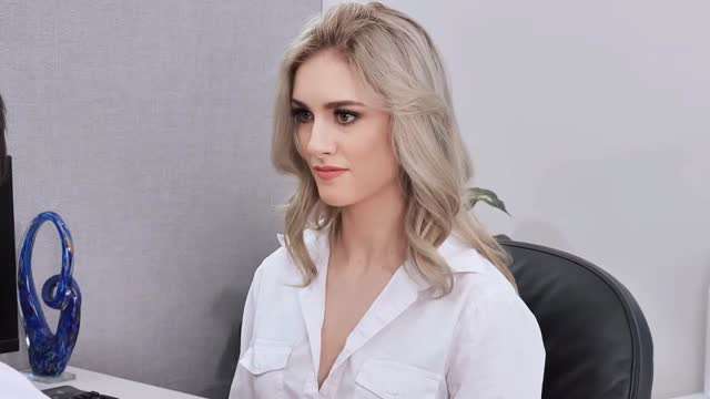 『无码中字』办公室OL超美女白领随时候命等待老板的鸡吧临幸