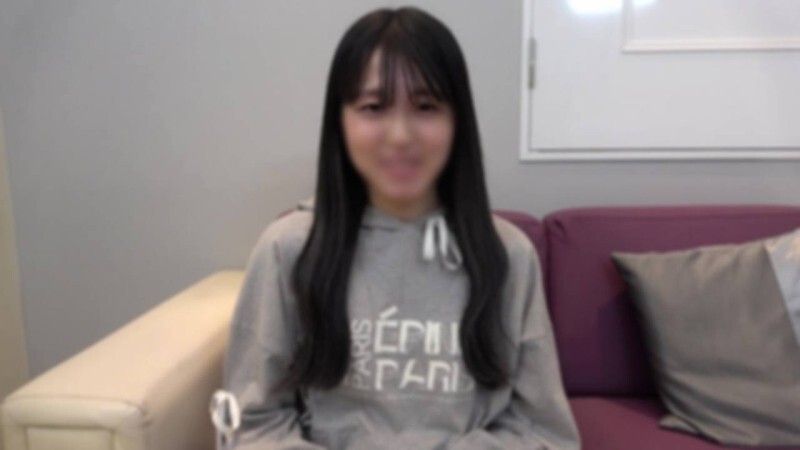 FC2-PPV-4692690 [第一枪] 她擅长卖萌、诱惑年长男人。大量的精液灌入她敏感的身体。