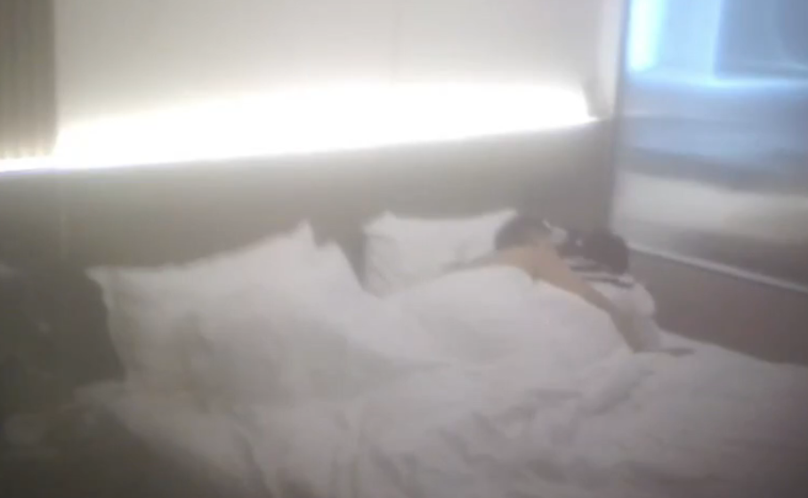 上帝视角 12-20 丰腴的巨乳美女声音太好听了 叫起来跟银铃一样 一对巨乳被操的时候四面翻飞 好看爱看