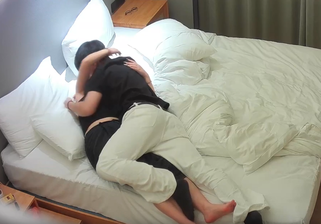 多彩大学城 4-11 邻家小妹的废物男友 就知道舔逼扣逼 没操两下就不行了 又菜又爱玩 还不如贡献出来